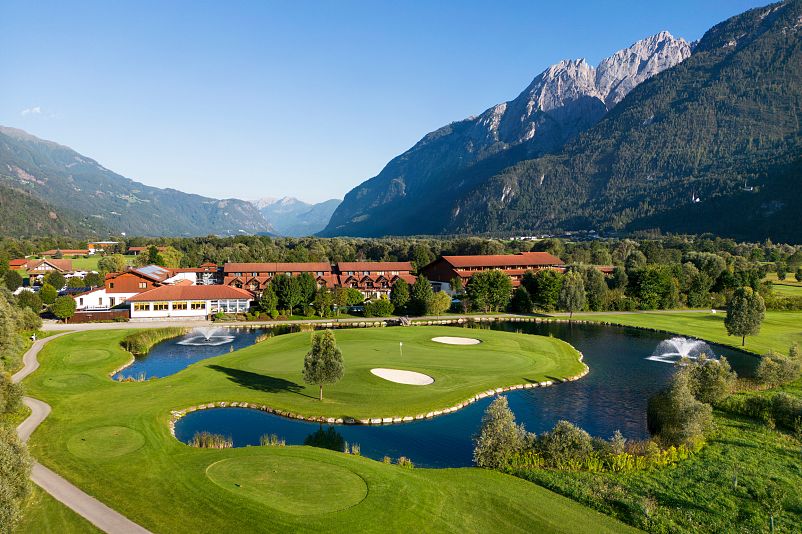 Dolomitengolf-Hotel-und-Spa-Luftbild.jpg