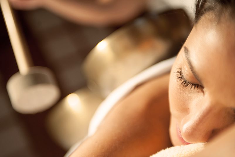 klangschalen-massage-treatment-aqua-dome-tirol-therme-laengenfeld.jpg
