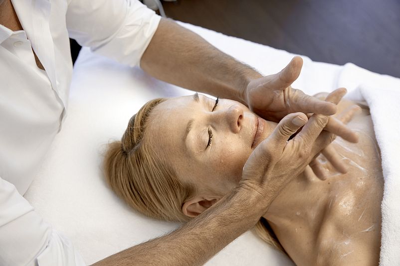 Mount Med Resort Aesthetic Age Reverse Facial Treatment Wildschönau