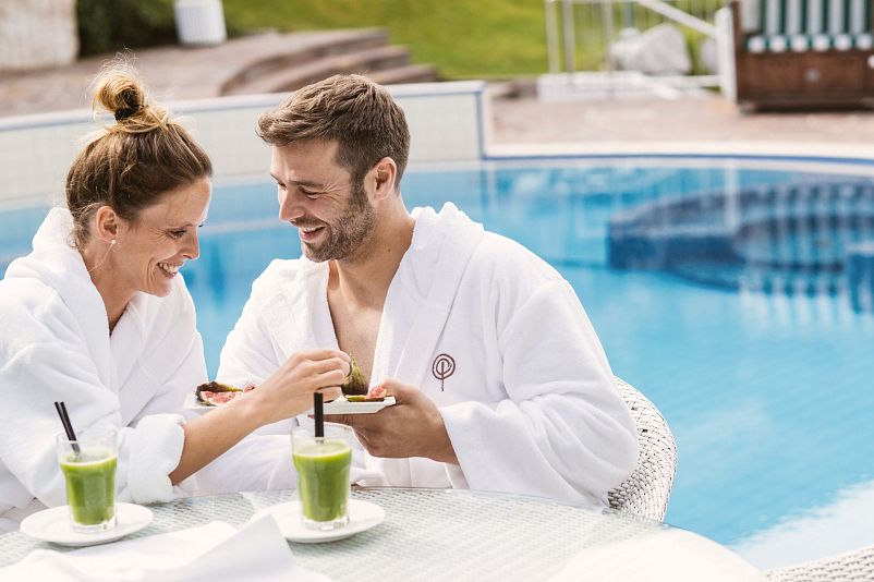 posthotel-achenkirch-hotelsinshape-outdoorpool-relax-jennikoller-20384120A709413C9DD1AEC7127526AD.jpg