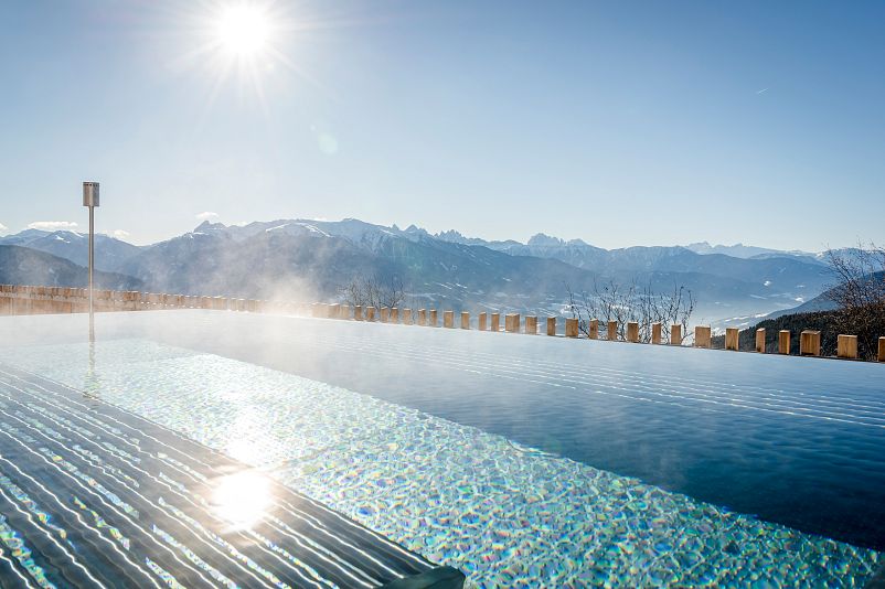Tratterhof Mountain Sky Dolomites_Meransen_Winter_Aussenpool.jpg