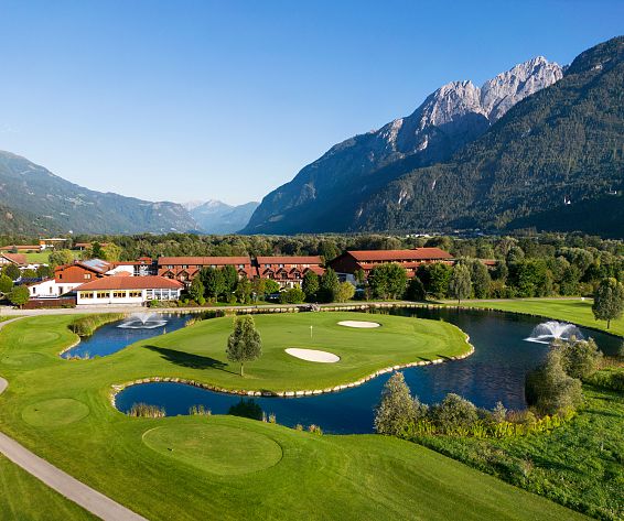 Dolomitengolf-Hotel-und-Spa-Luftbild.jpg
