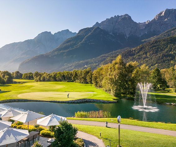 Dolomitengolf-Traumpanorama-Clubrestaurant.jpg
