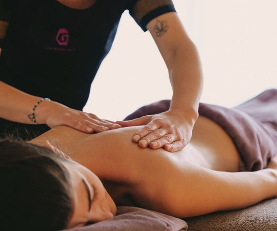 gassenhof-massage-logen-spa-hotelsinshaperon-huettenrauch.jpg