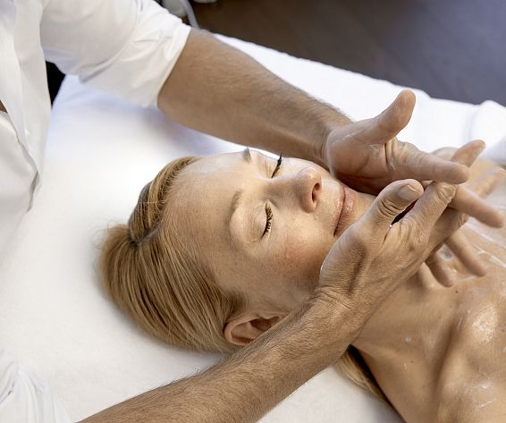 Mount Med Resort Aesthetic Age Reverse Facial Treatment Wildschönau