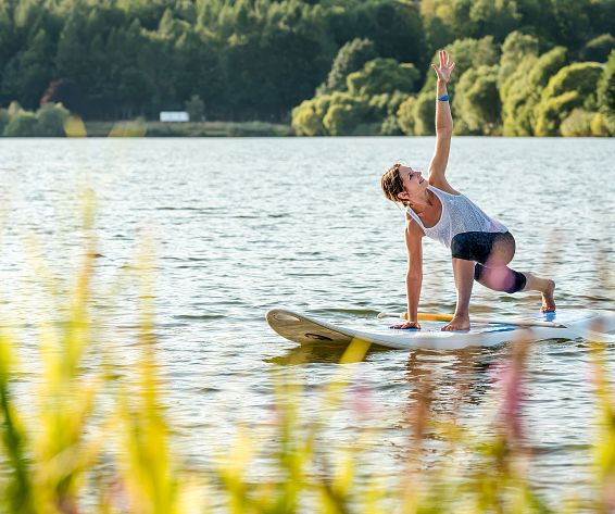 Yoga_am_SUP_Seeyoga_seezeitlodge_0818-3147@hotelsINshape.jpg