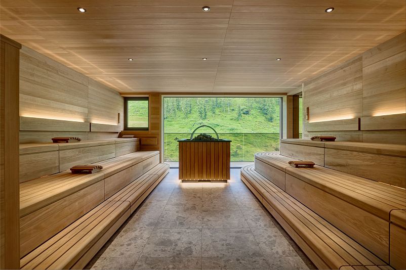 New bio sauna at Alpenhof Hintertux with panoramic window onto the meadow