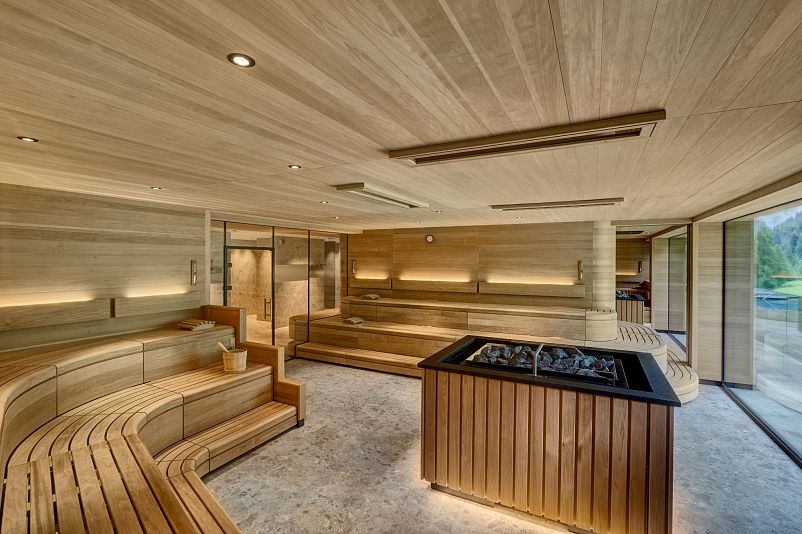New Finnish sauna at Alpenhof Hintertux with panoramic glass