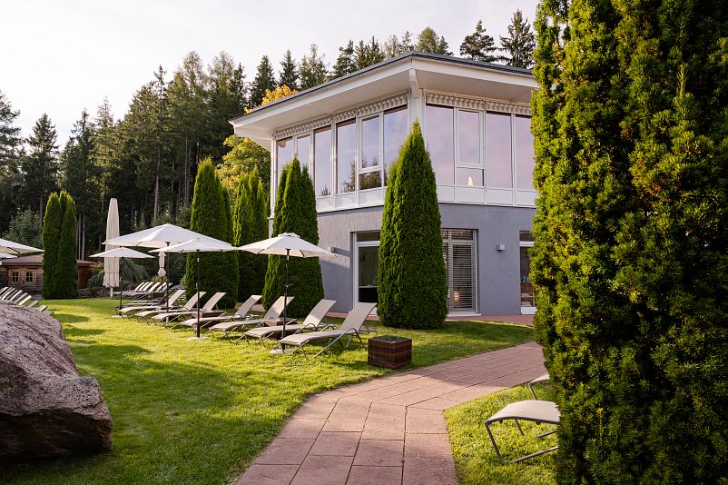 Wellnessgarten mit Liegewiese am Schluchsee
