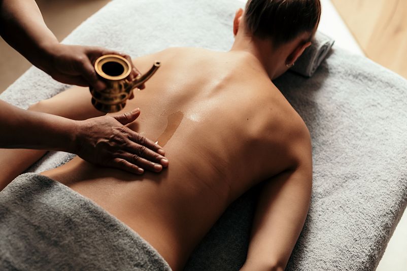 Ayuveda_Massage_Oel.jpg