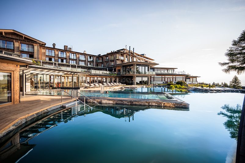 See-Spa mit Infinity-Pool im Mountain Resort Feuerberg