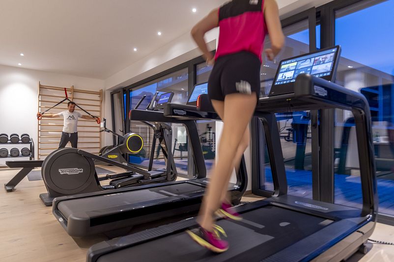 dolomitengolf-suites-hotelsinshape-best-fitness-hotels-best-yoga-hotels211029-martinlugger-golfhotel-09a1204.jpg