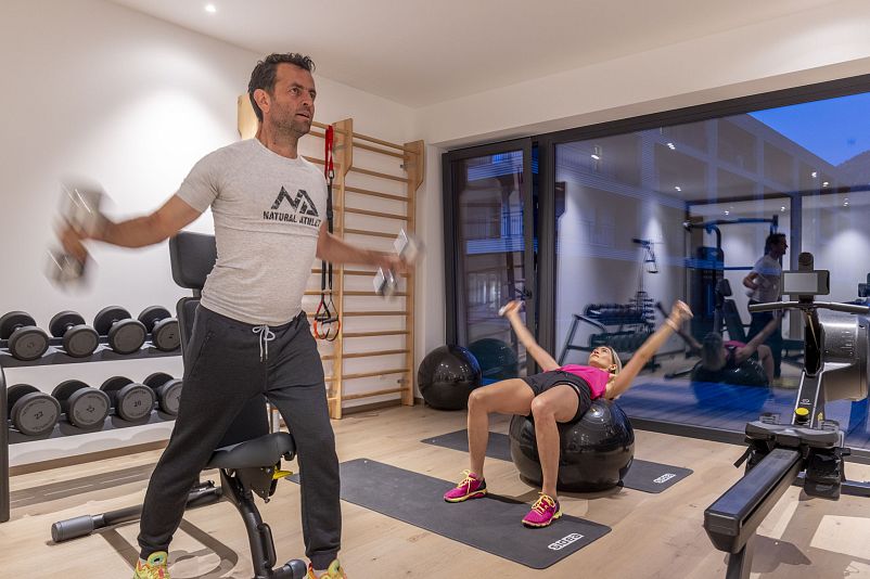 dolomitengolf-suites-hotelsinshape-best-fitness-hotels-best-yoga-hotels211029-martinlugger-golfhotel-09a1228.jpg