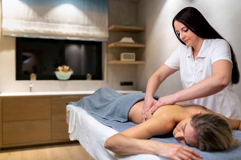 dolomitengolf-suites-hotelsinshape-best-fitness-hotels-best-yoga-hotels211029-martinlugger-golfhotel-09a1388.jpg
