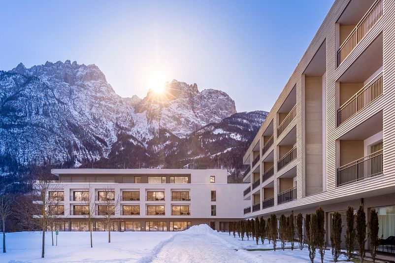 dolomitengolf-suites-hotelsinshape-best-fitness-hotels-best-yoga-hotels230131-martinlugger-golfhotel-09a8587.jpg