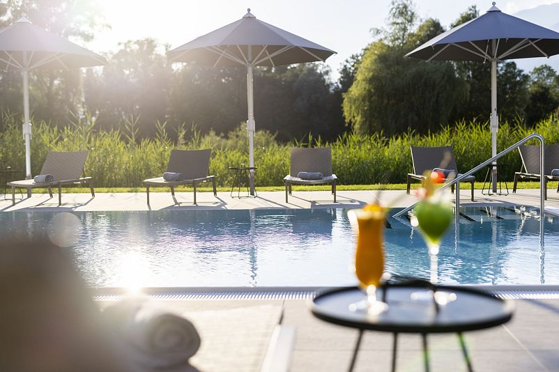 dolomitengolf-suites-hotelsinshape-best-fitness-hotels-best-yoga-hotelsdolomitengolf-suites-outdoor-pool.jpg