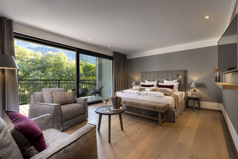 dolomitengolf-suites-hotelsinshape-best-fitness-hotels-best-yoga-hotelsspa-junior-suite.jpg