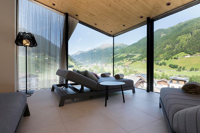 ELVA Sky Spa – Ruheraum mit Panoramablick ins Stubaital