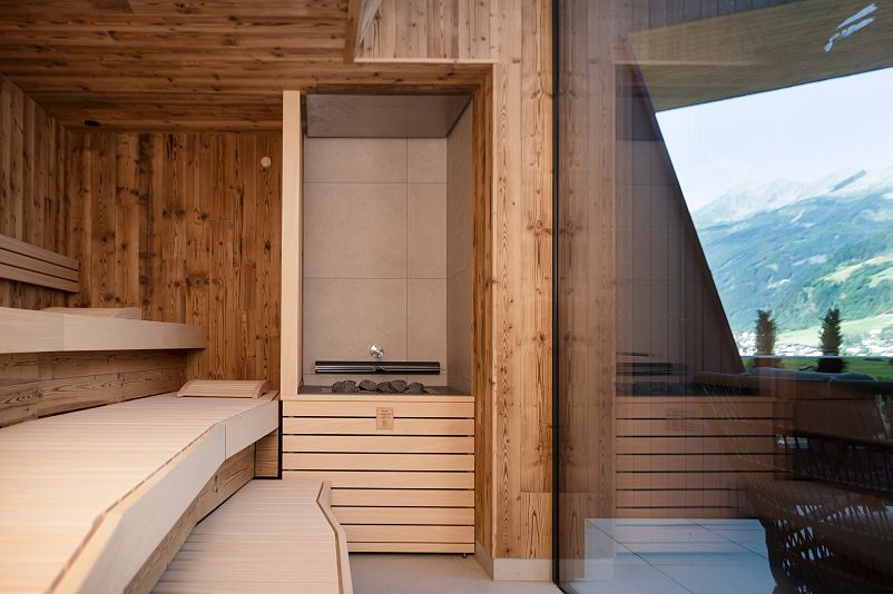 ELVA Sky Spa – Sauna mit Naturholz und Saunaofen Stubaital