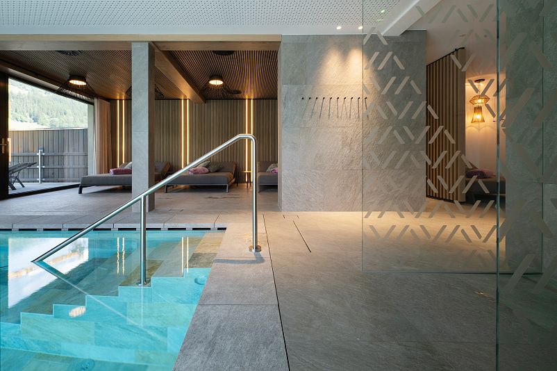 ELVA Sky Spa – Pool mit Inneneinstieg und Ruhebereich Stubaital