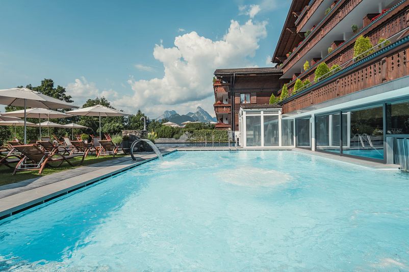 ERMITAGE Wellness- & Spa-Hotel_Aussenanlage_Pool_02.jpg