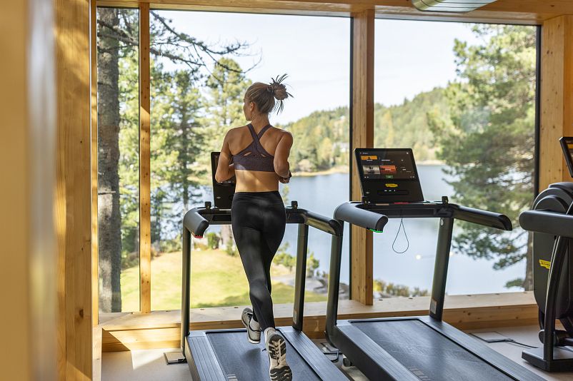 Fitness-Laufband_Sie_Weit.jpg