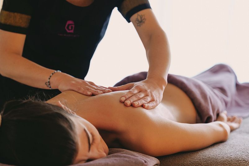 gassenhof-massage-logen-spa-hotelsinshaperon-huettenrauch.jpg