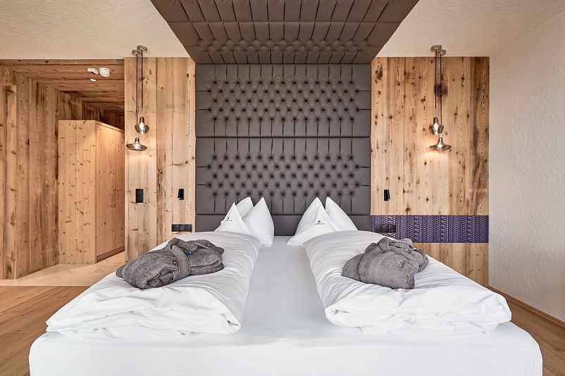 hotel-gassenhof-012-zimmer-bett-hotelsinshape.jpg