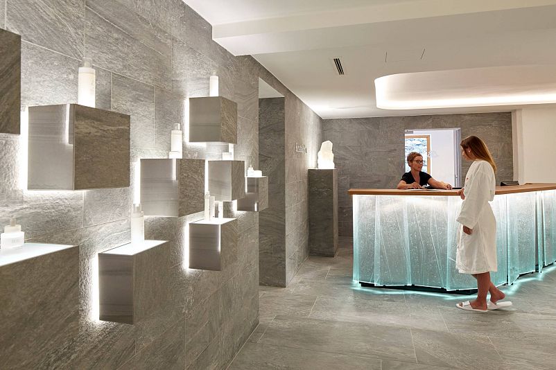 hotel-hochschober-crystal-spa-reception-wellness-0802.jpg
