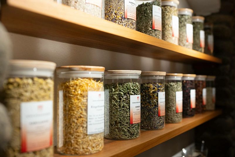 hotel-hochschober-tea-jars-wooden-shelves-0945.jpg