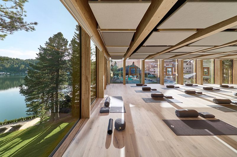 hotel-hochschober-yoga-room-lake-view-0798.jpg