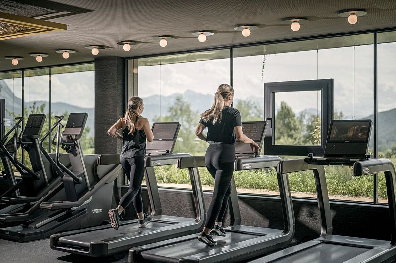 hotel-schwarz-fitnessraum3-hotelsinshapemood-1.at-2024.08.07-schwarz.135-web.webp