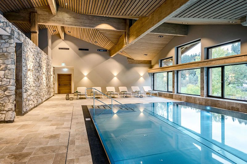 kaiserlodge-scheffau-am-wilden-kaiser-innenpool-spa-1.webp