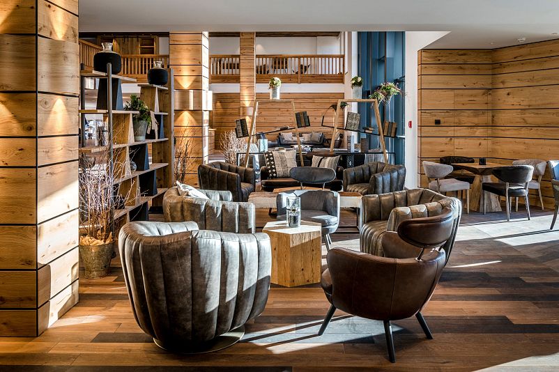 kaiserlodge-scheffau-am-wilden-kaiser-lobby.jpg