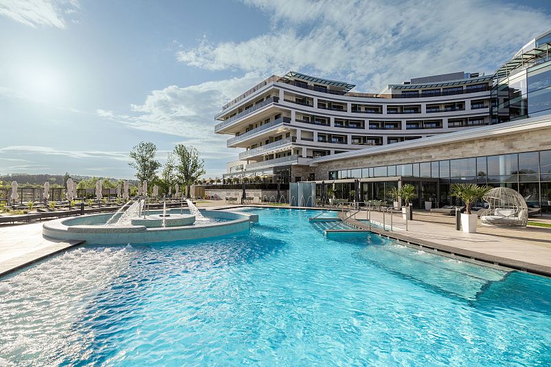 Außenbecken und Hotelansicht Le Primore Hévíz