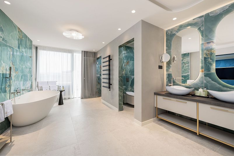 Badezimmer einer Suite im Le Primore Hévíz