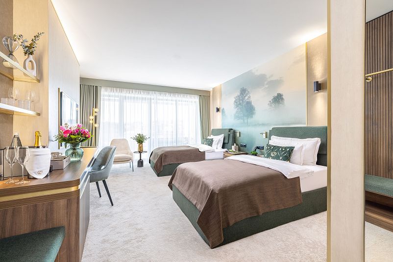 Zimmer mit getrennten Betten im Le Primore Hévíz