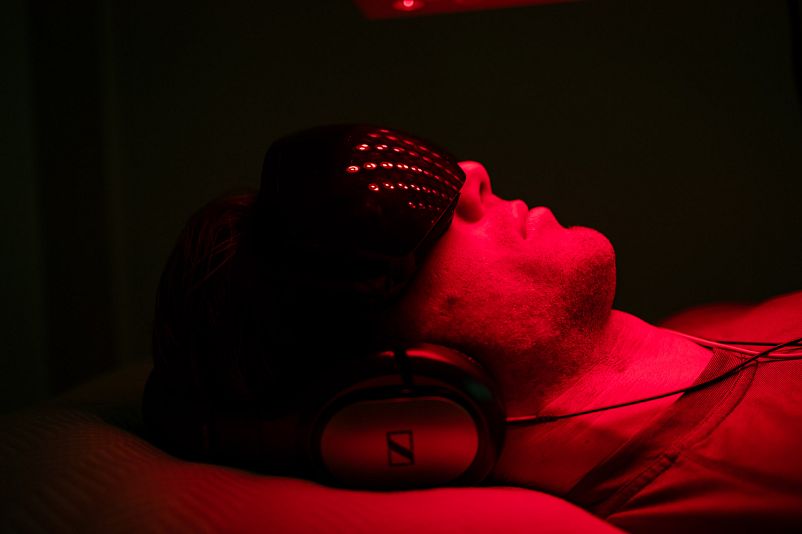Light and sound stimulation in the Longevity Lab at Posthotel Achenkirch