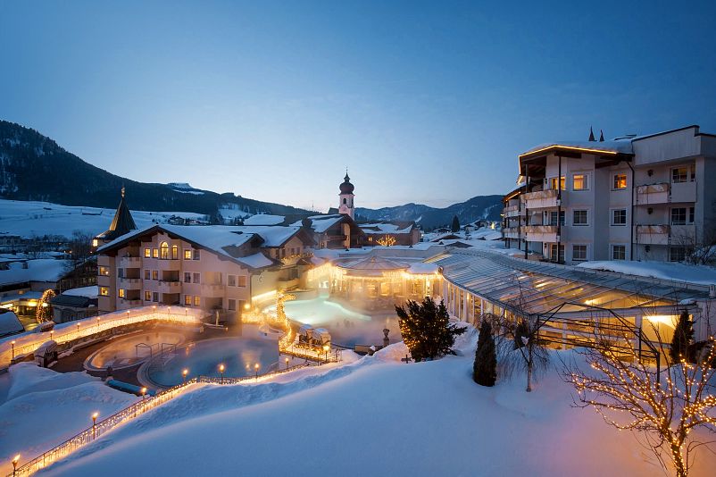 Posthotel_Achenkirch_hotelsINshape_Winter_Aussenansicht_abends_6403.jpg