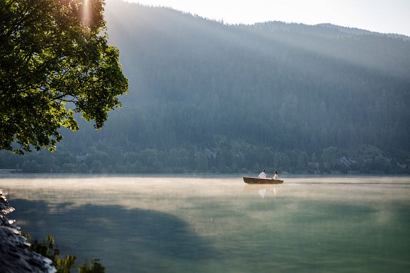 Ruderboot im Morgennebel auf dem Achensee