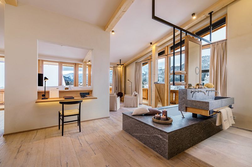 Signature Suite mit offenem Bad im Posthotel Achenkirch