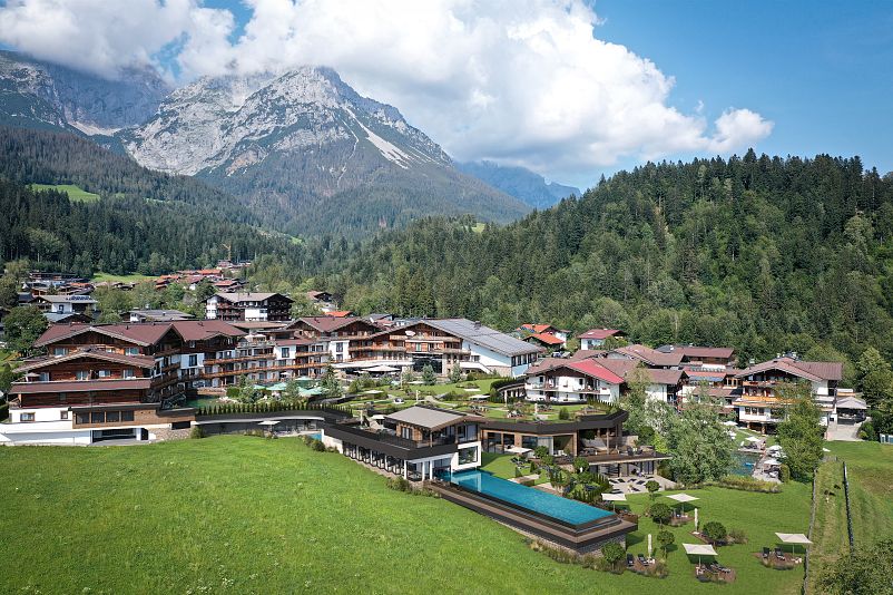 Rend_4337 Wellnessbereich Hotel Kaiser - Aussen Einpassung Tag_01.jpg