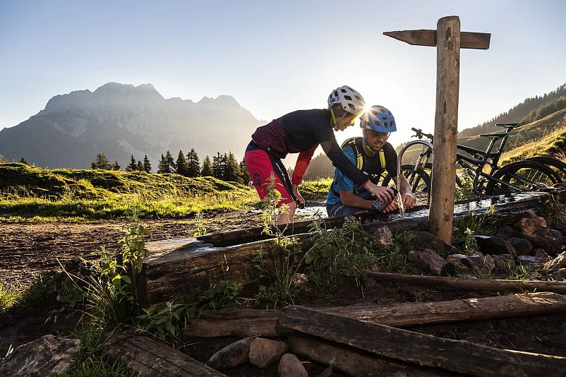 ritzenhof-region-saalfelden-leogang-bike-sonnenaufgang-clemens-koenig.webp