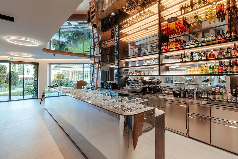 Bloom Bar Counter – Alpenresort Schwarz