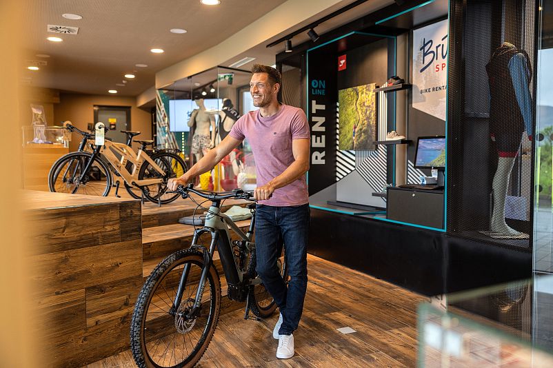 TSK-Fitting-Room-Bike-2022.jpg