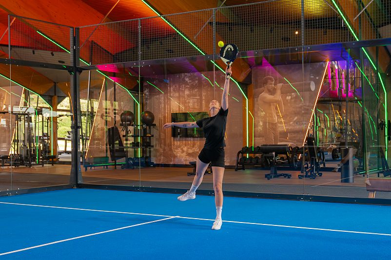 Padel spielen auf dem Indoor-Court am Schluchsee