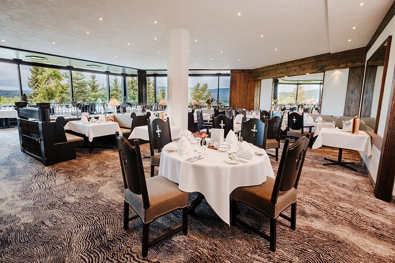 Panorama-Restaurant mit Blick ins Grüne