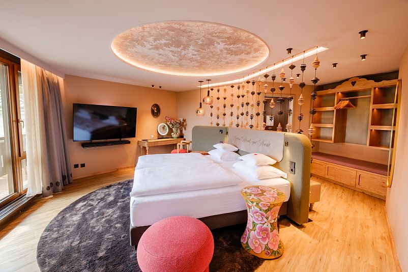 Spa Suite mit modernem Schwarzwald-Design
