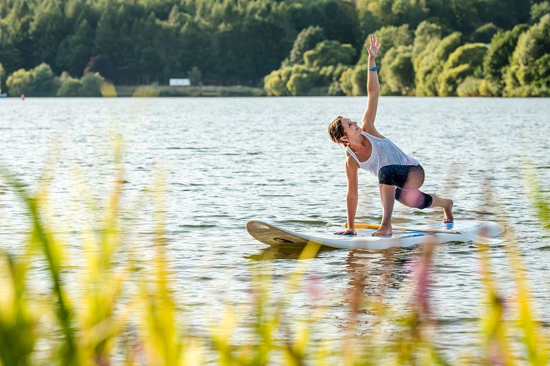 Yoga_am_SUP_Seeyoga_seezeitlodge_0818-3147@hotelsINshape.jpg