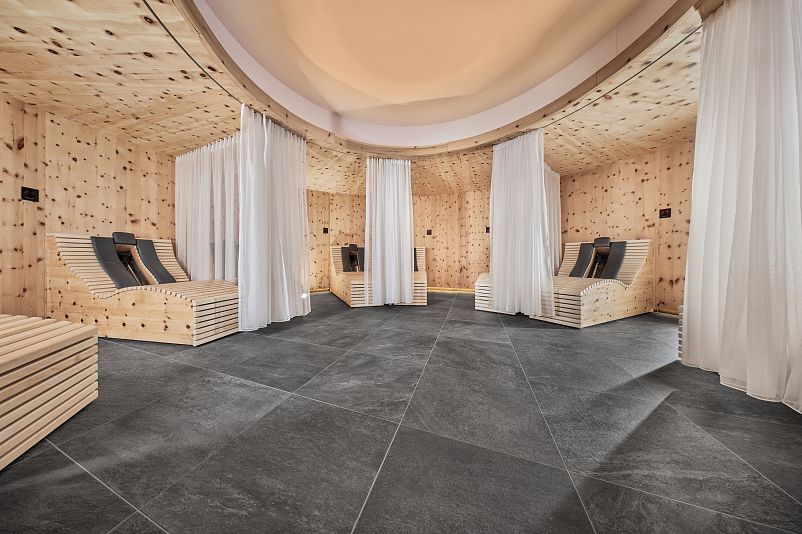 AQUA DOME – Zirbenruheraum Infrarotliegen Ötztal Tirol